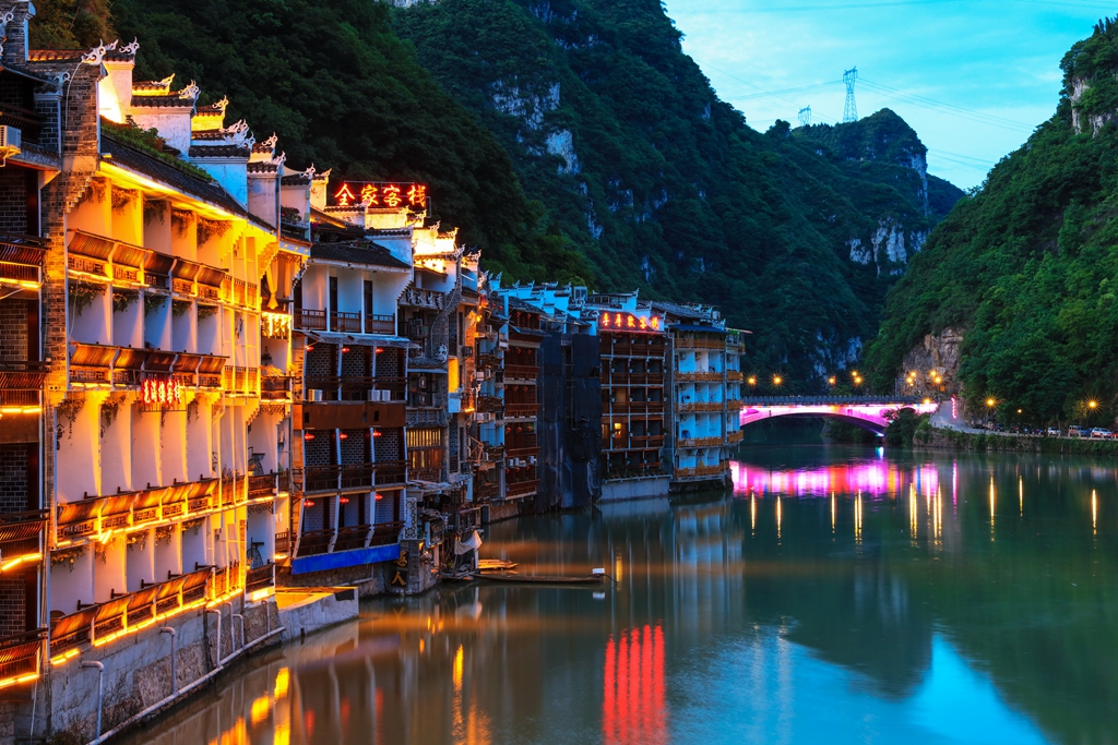 贵州著名景点详细介绍攻略,包含门票价格