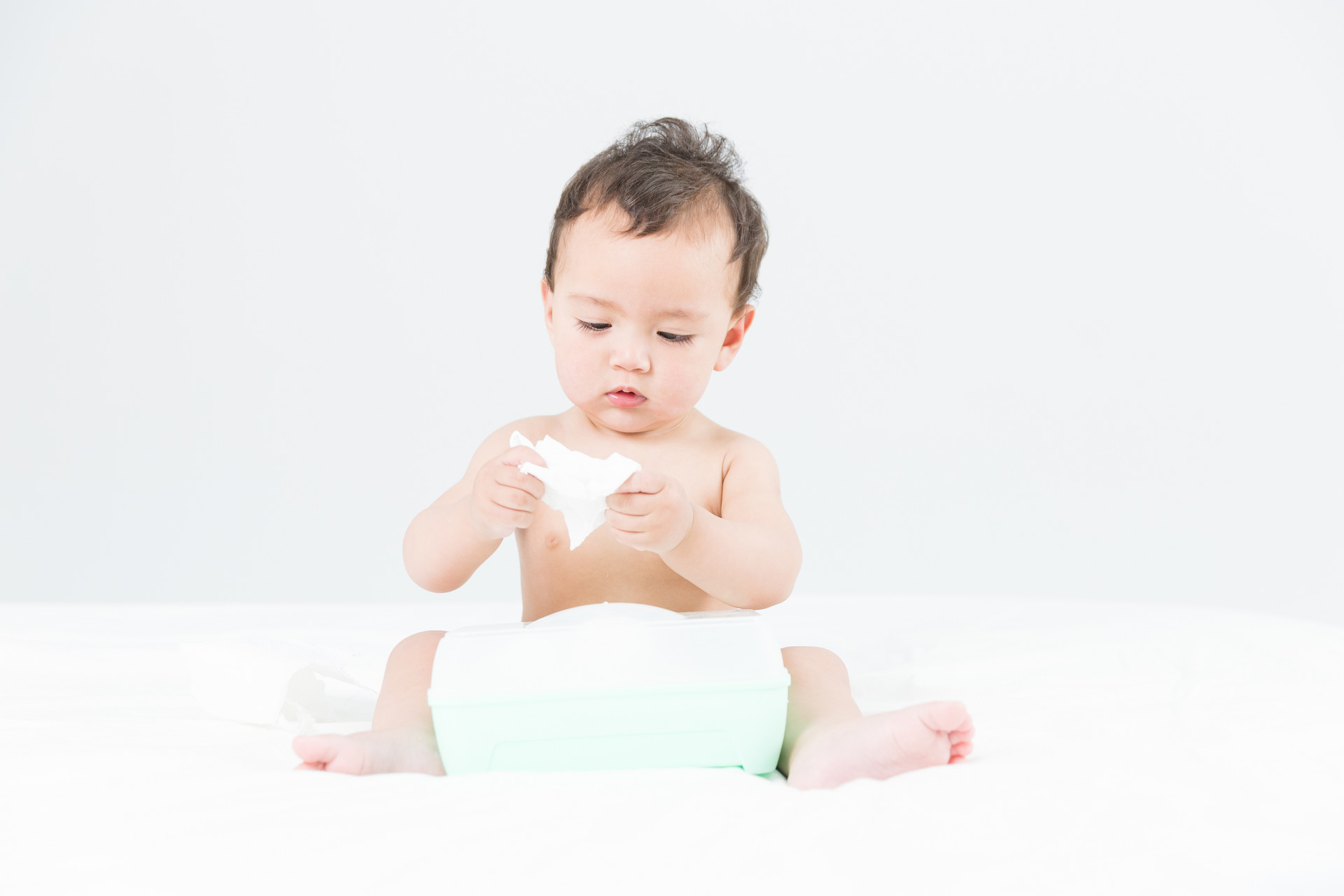 央视早已曝光：这些不合格纸巾会越擦越脏，孩子用了容易生病