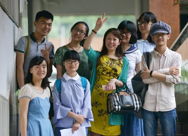 大学生活费（大学生活费给多少合适）