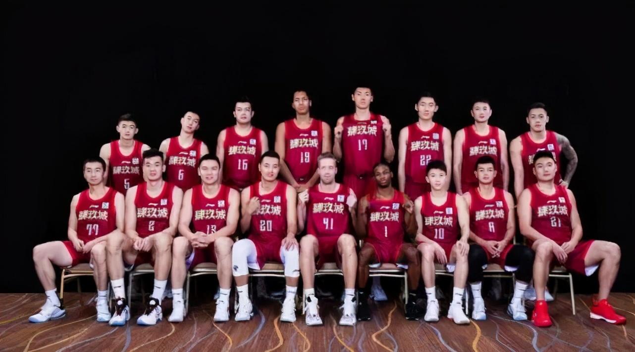 北京首钢篮球队荣耀(荣耀不是球衣决定的、更不是掏蛋！北京首钢男篮需要改变的太多)