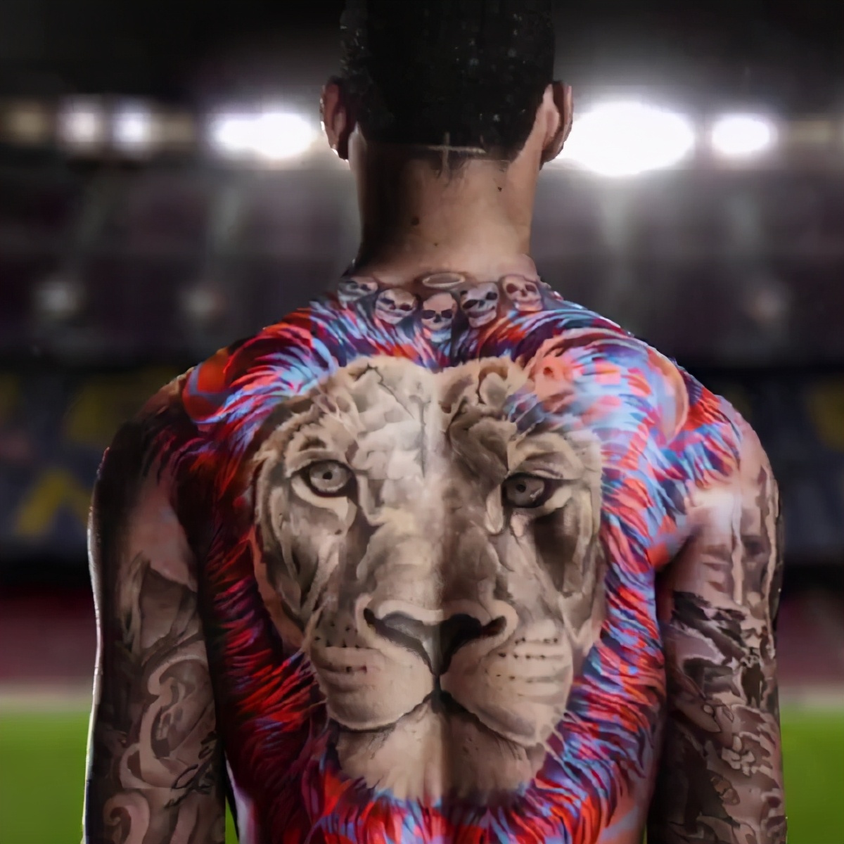 德佩曾经透露自己的纹身选择狮子的原因:"我有一颗雄狮的心.