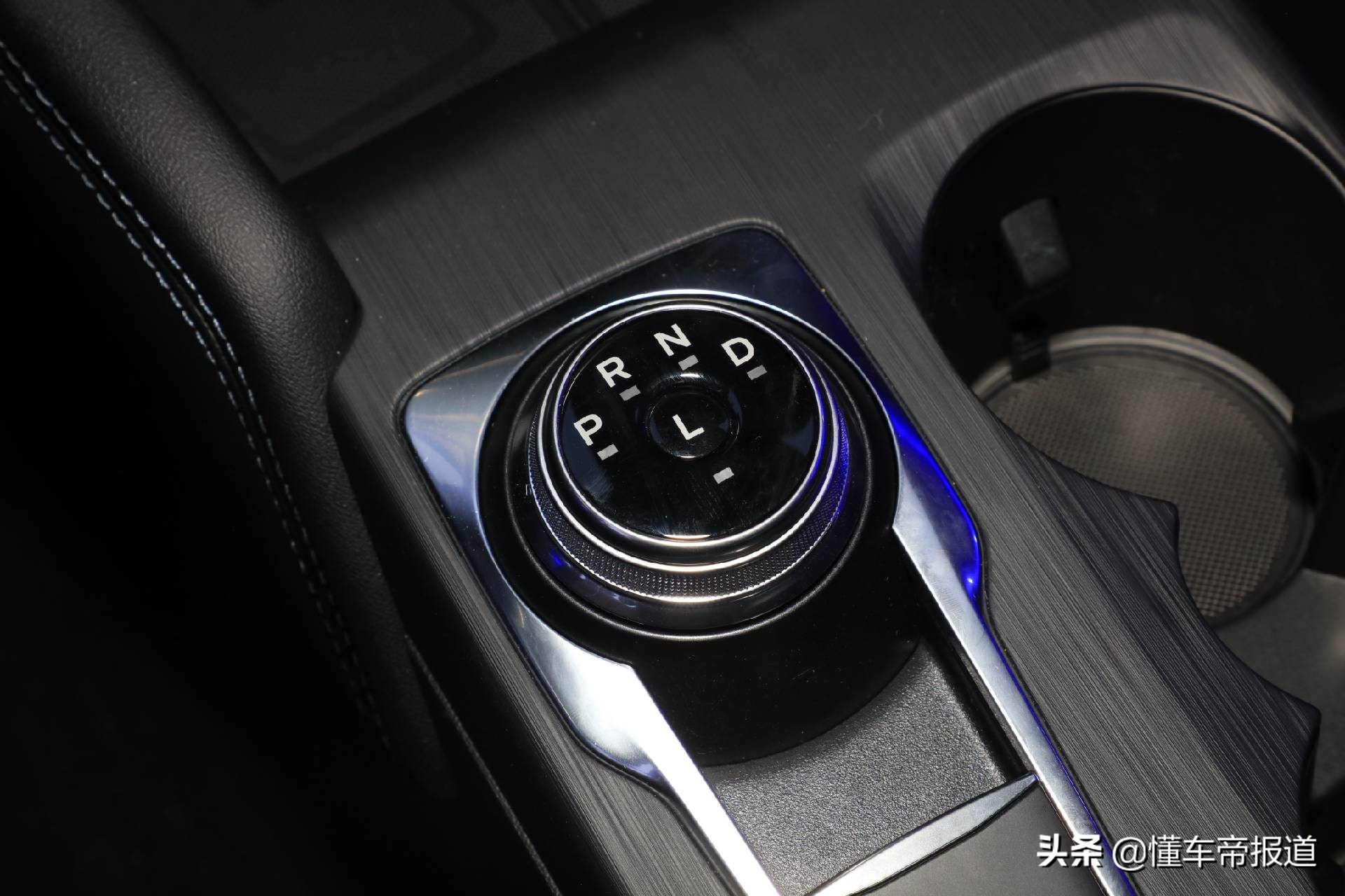 新车 | 15万元谁更吸引瓦罐迷？福克斯猎装版对比明锐旅行版