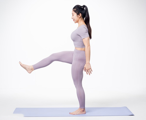 “懒人”产后恢复操，3个产后瑜伽动作，凹腹、瘦腿两不耽误