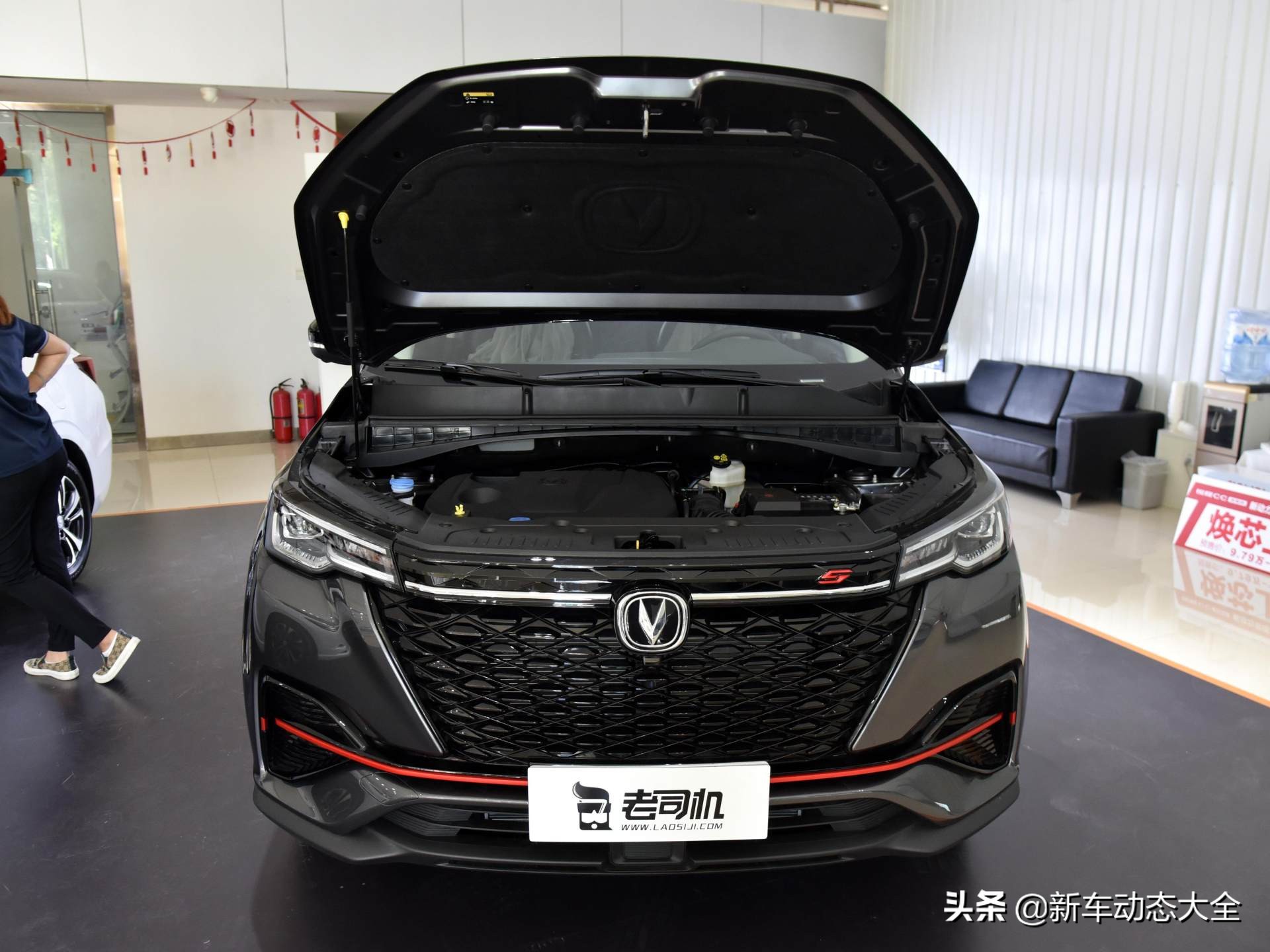 1.5T四缸+7DCT，百公里油耗6.4L，带你看长安CS55PLUS