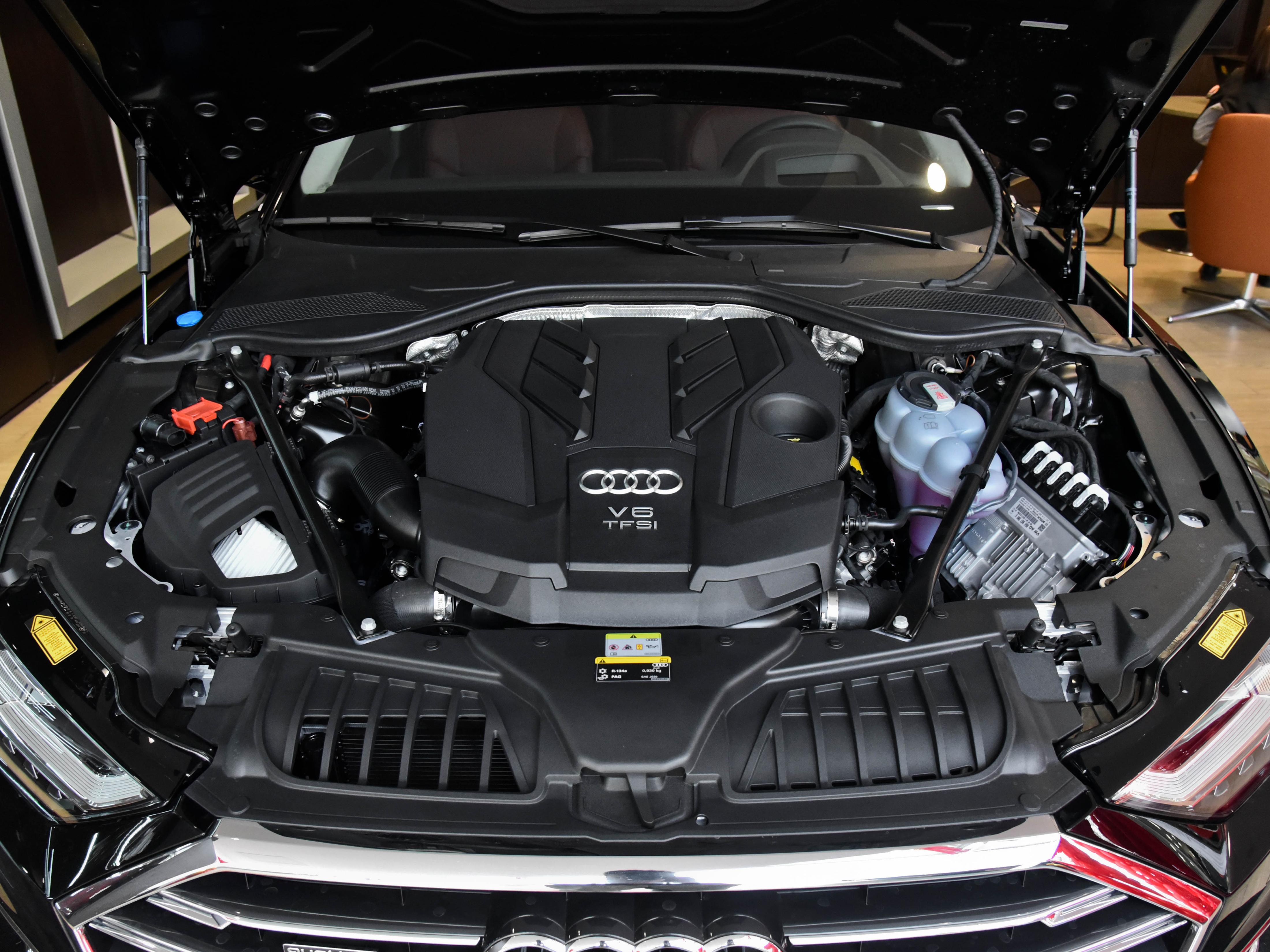 进口旗舰级豪华轿车，四座独立大空间气场顶级，带你看奥迪A8