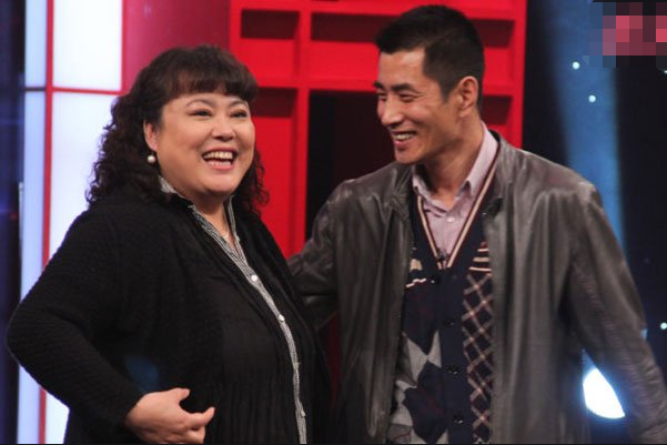 原形毕露？弃养子恋鲜肉，演《安家》被求出山，50岁被曝诈骗千万