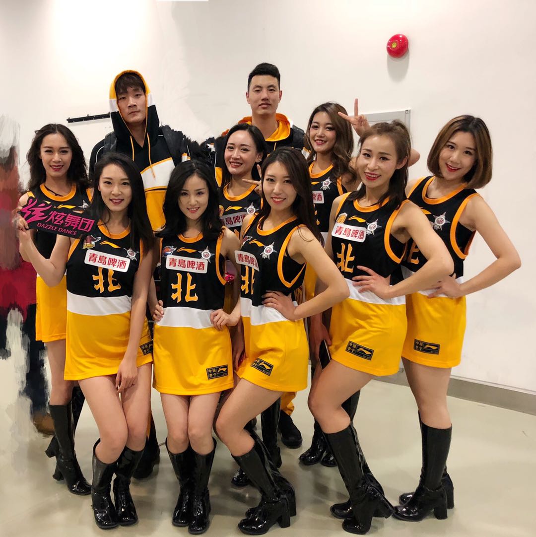 山东队的拉拉队员cba(济南女孩懵懂入行,打造山东第一啦啦队,服务两支
