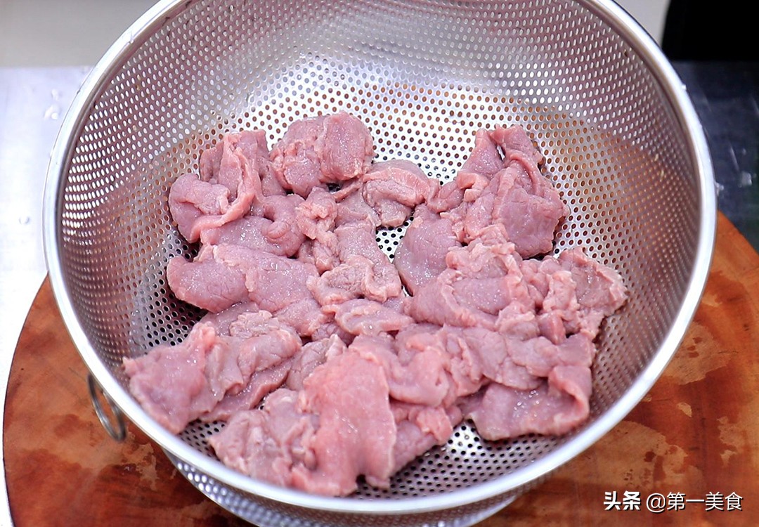 酸菜牛肉怎么做好吃（教你详细做法牛肉鲜嫩入味）