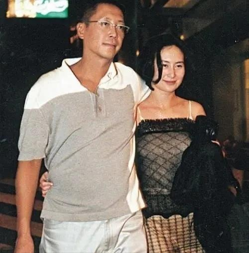 何超琼不能生育是真的吗 赌王接班人何超琼为什么不生小孩太可惜图片