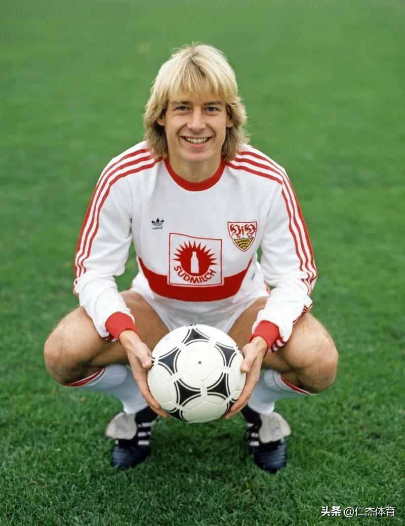 瞳孔呈浅灰到浅蓝色,金发碧眼,硬朗的日耳曼长相.