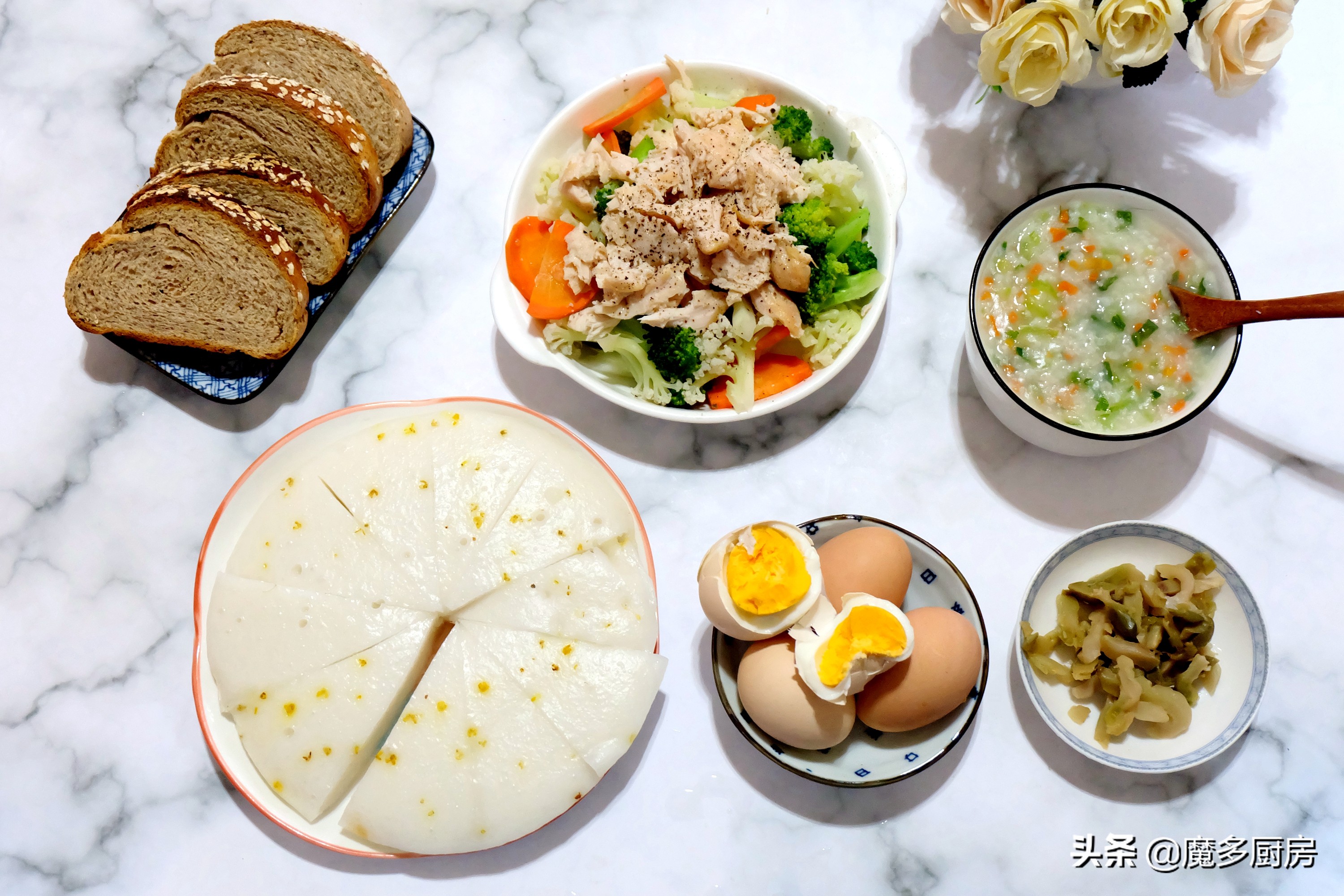 早餐二:红枣粥,双色馒头,韭菜摊鸡蛋,糖拌番茄