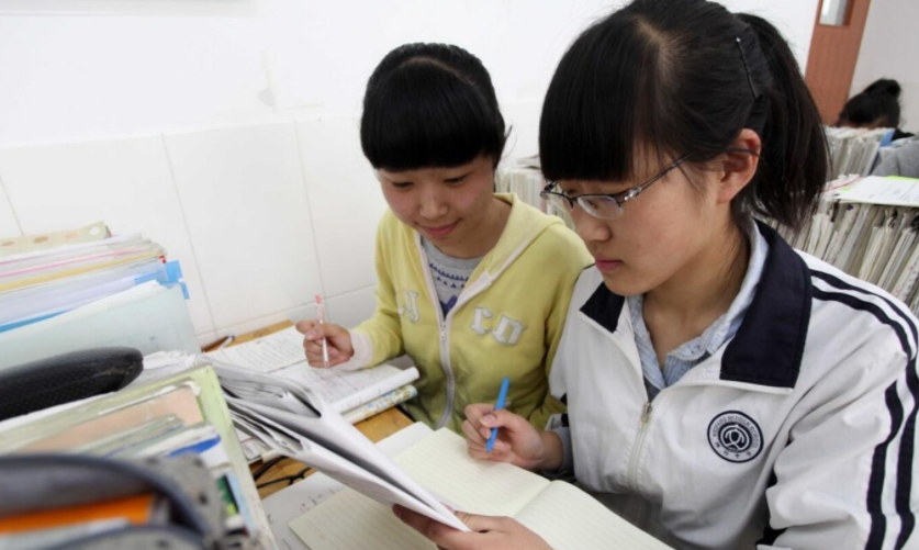 新高考“弊端”逐渐显现，选科成为大问题，物理化学政治并非良配