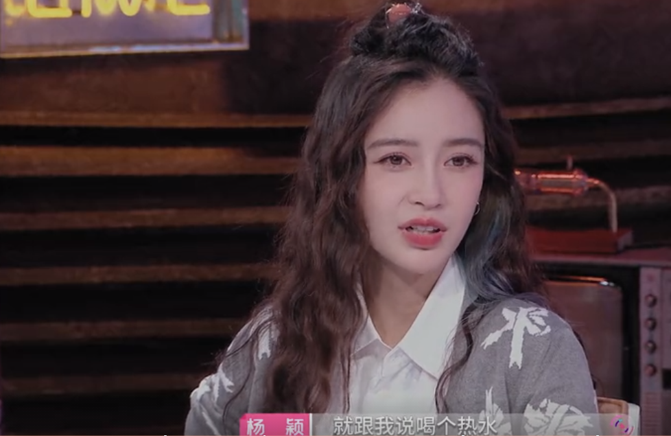 怒怼李菲儿后,杨颖自认感情里并不苛刻,少女感不输23岁的宋祖儿