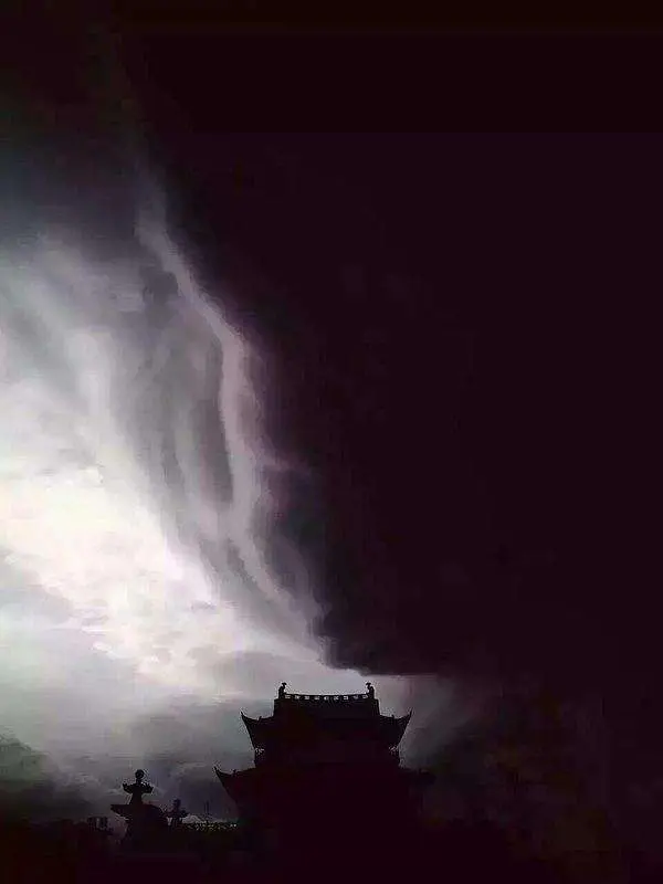 千年蟒蛇飞天遭雷劈—天蟒渡劫 巨龙的化身 安徽巨蟒渡劫事件起底