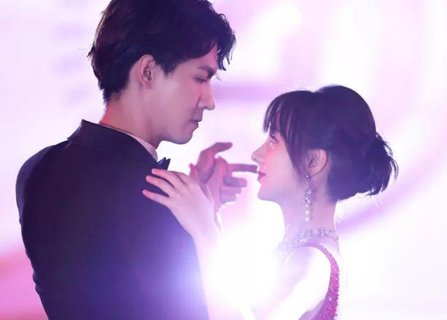 《约定期间爱上你》是根据《陆少的暖婚新妻》改编,由任言恺,程小蒙