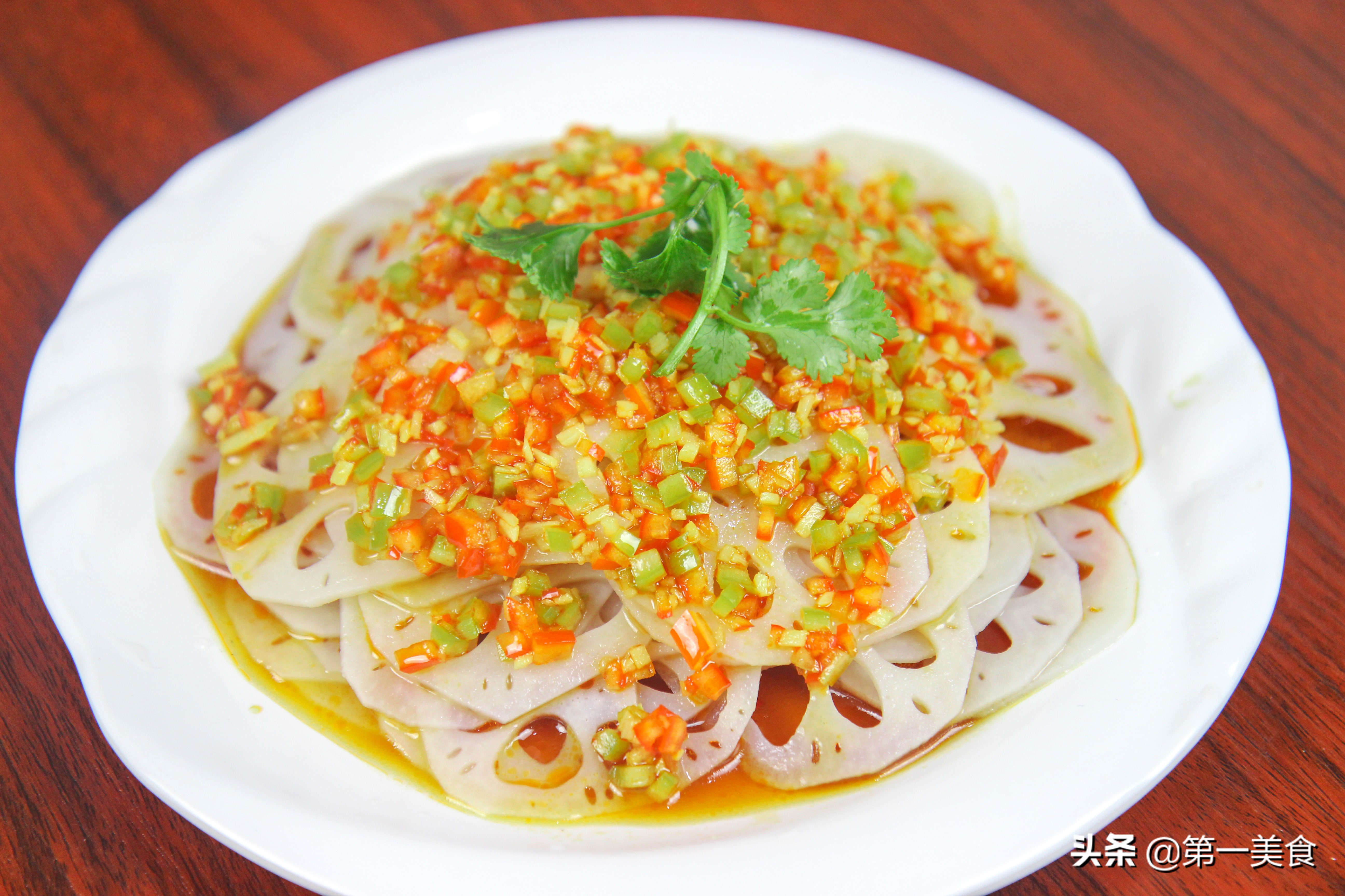 厨师长教你这样做，凉拌莲藕，清脆爽口不发黑，做法简单