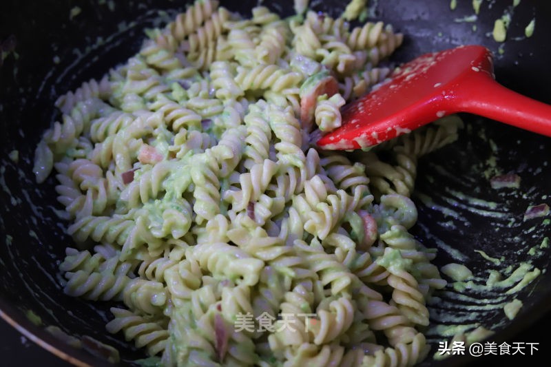 牛油果怎么吃最好吃法（教你吃牛油果最香的方法口感丝滑）