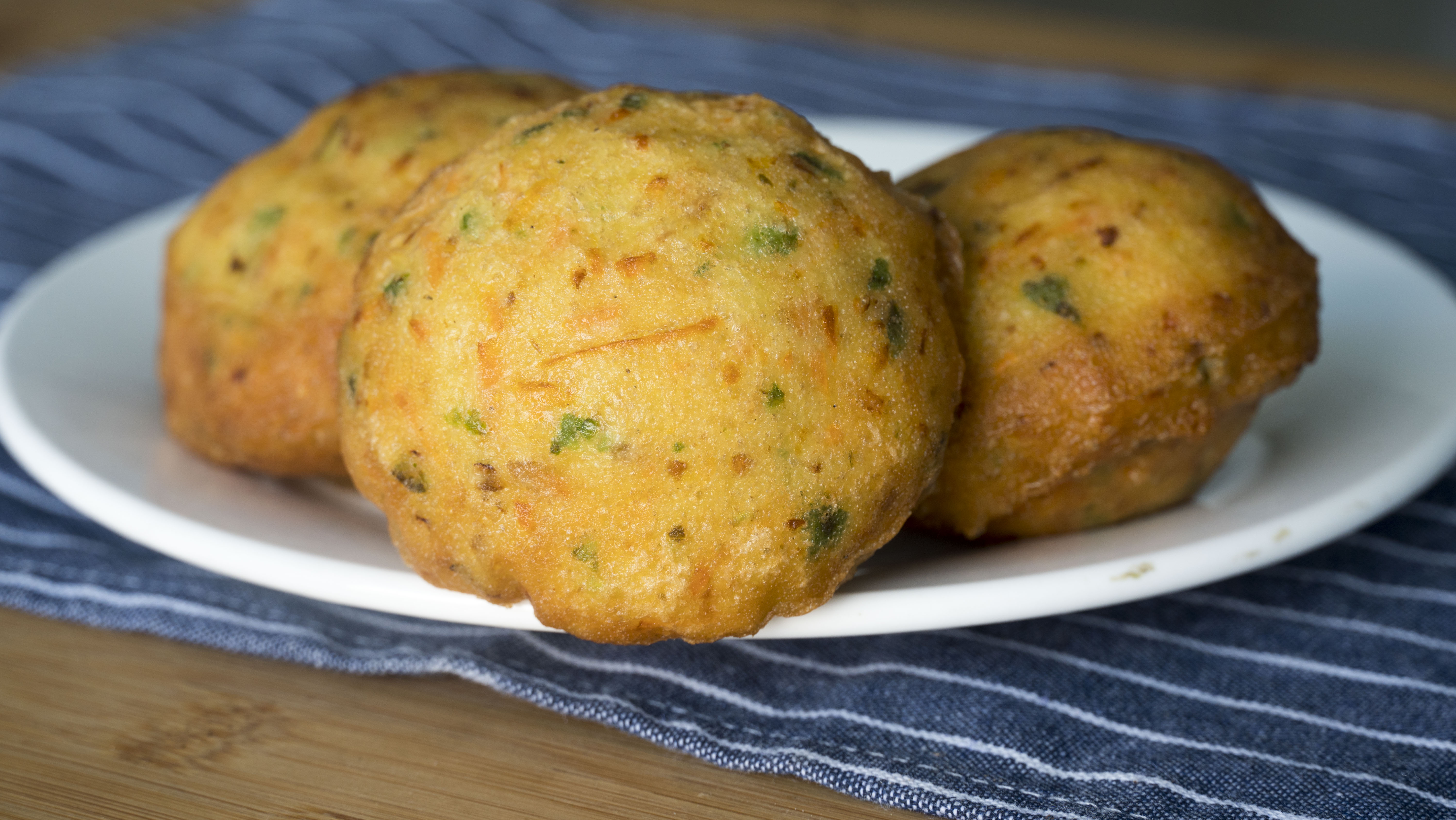 懒人版油饼做法,不用揉面,手不沾面,筷子一搅,外酥里软比肉香