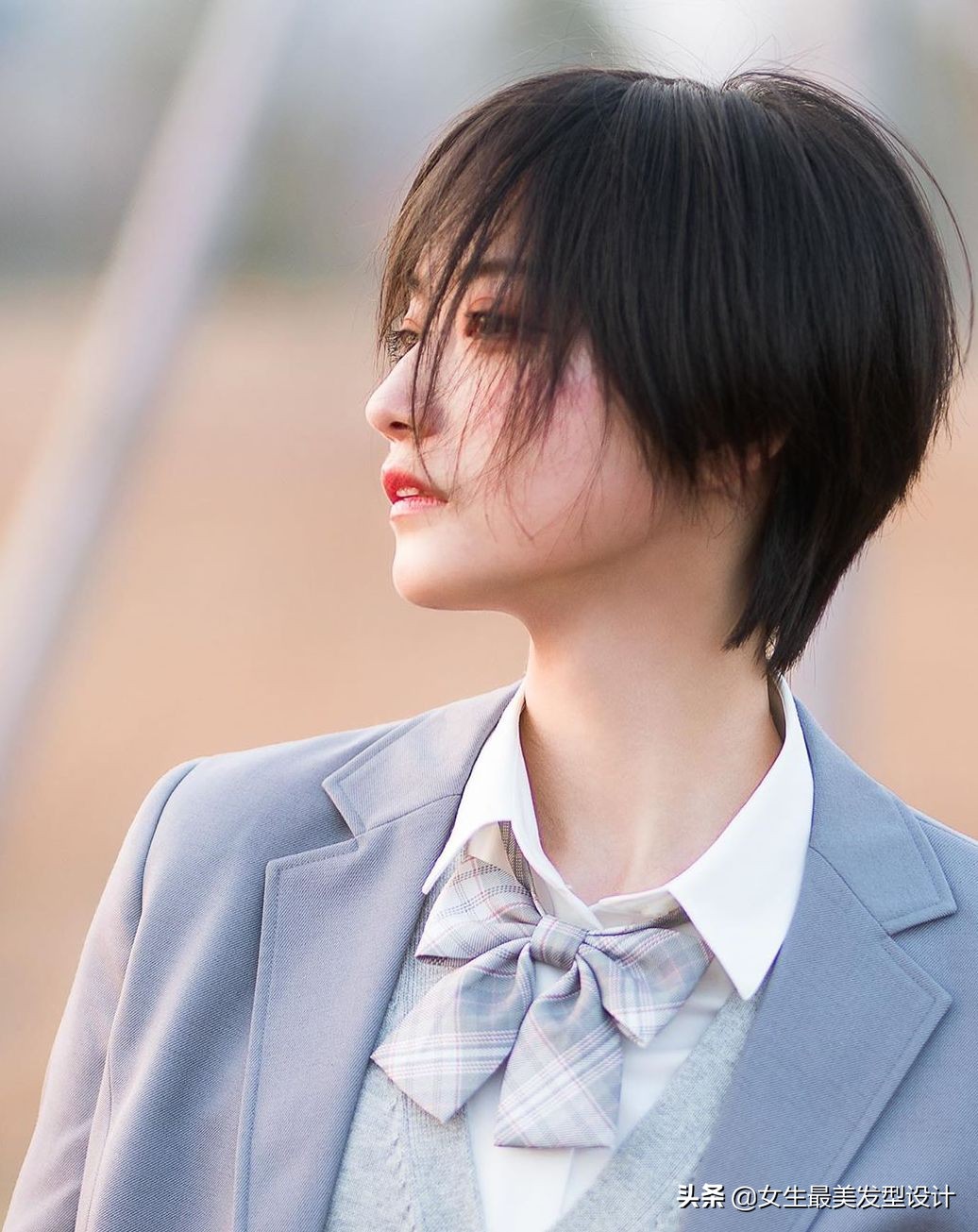 学生短发(学生短发发型女2022最新款图片)-友友