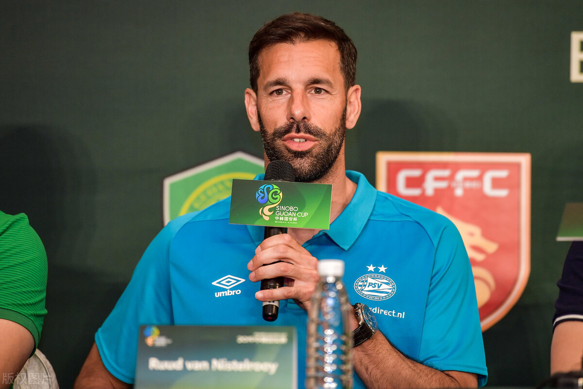 国安张稀哲不曾戴帽但旧将索里亚诺戴帽成性