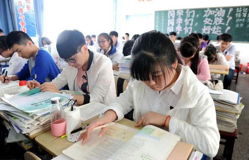 17岁高中生娶13岁初中生，官方回应来了，网友：趁早各回各家