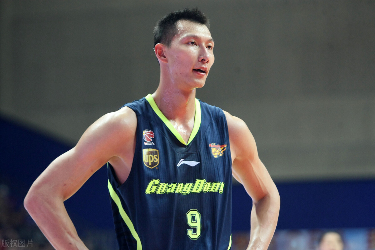 易建联为什么不打男篮世界杯(中国男篮失败的领袖易建联 为什么没在NBA成功)