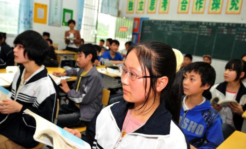 2021年各省高考第一名出炉，学霸复读生惹争议，考上985还复读？