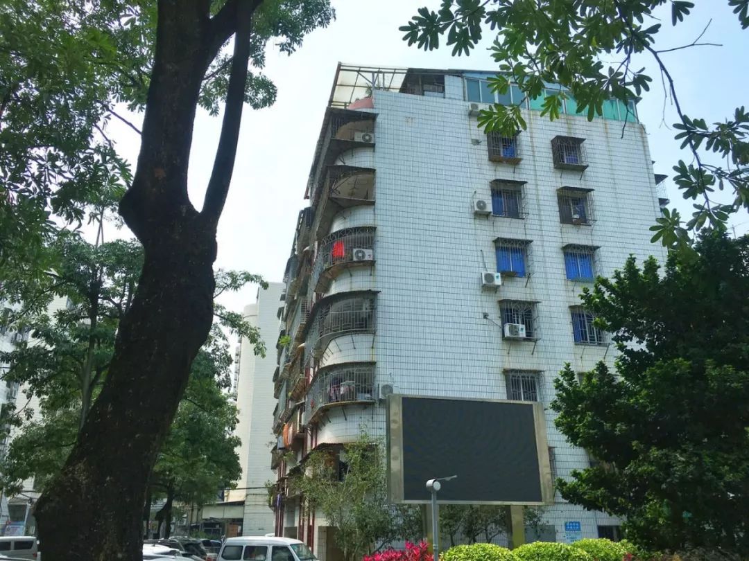 老破小一平10万+！我们走遍厦门18所名校，为你曝光最贵学区房！