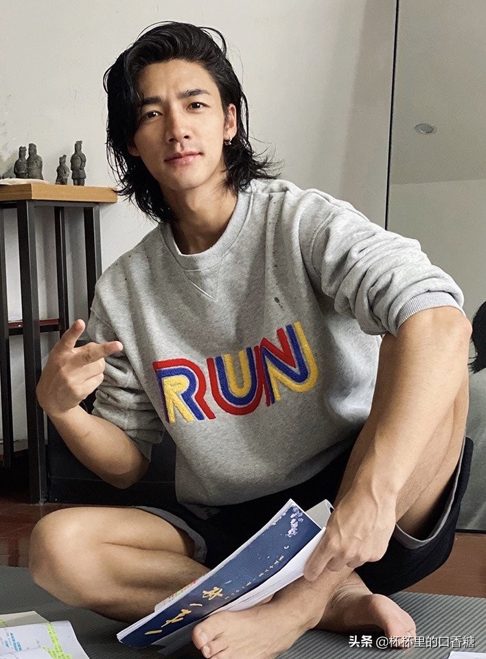 《一生一世》9演员私服照！梅行是1997年小鲜肉，宏晓誉170大长腿