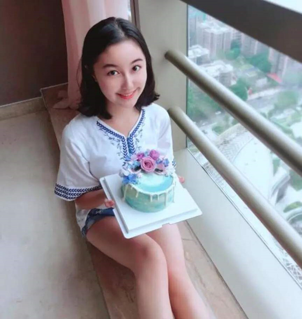 儿时红遍全国“点读机女孩”，曾被质疑成绩烂，如今变化令人感慨