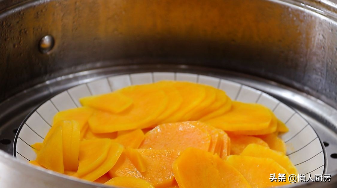 天气越冷，红薯越来越甜，遇到酥皮红薯饼别手软，3张手抓饼搞定