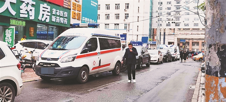 记者暗访哈尔滨山寨急救车：医生护士花钱找，漫天要价挺坑人