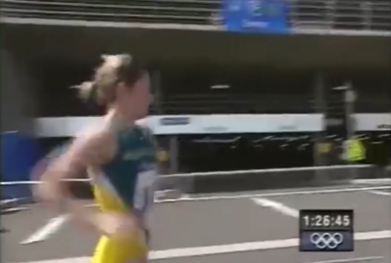 20公里竞走为什么举黄牌（中国小将夺得冠军无人欢呼，只能自己默默绕场地庆祝）-华海博客