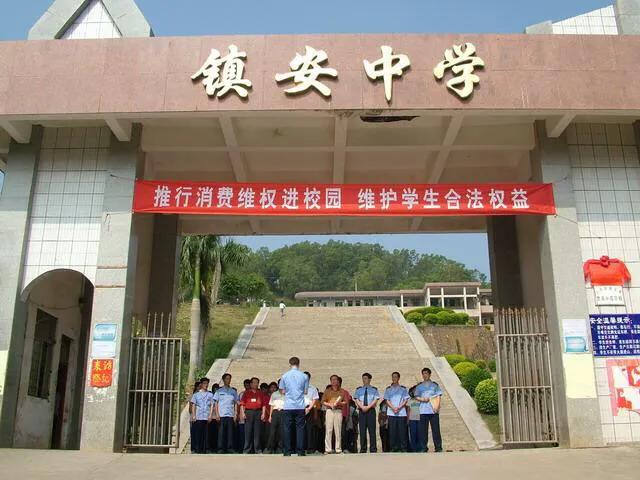 陕西省商洛市2017-2019年高考文理科第一名出自哪所学校？