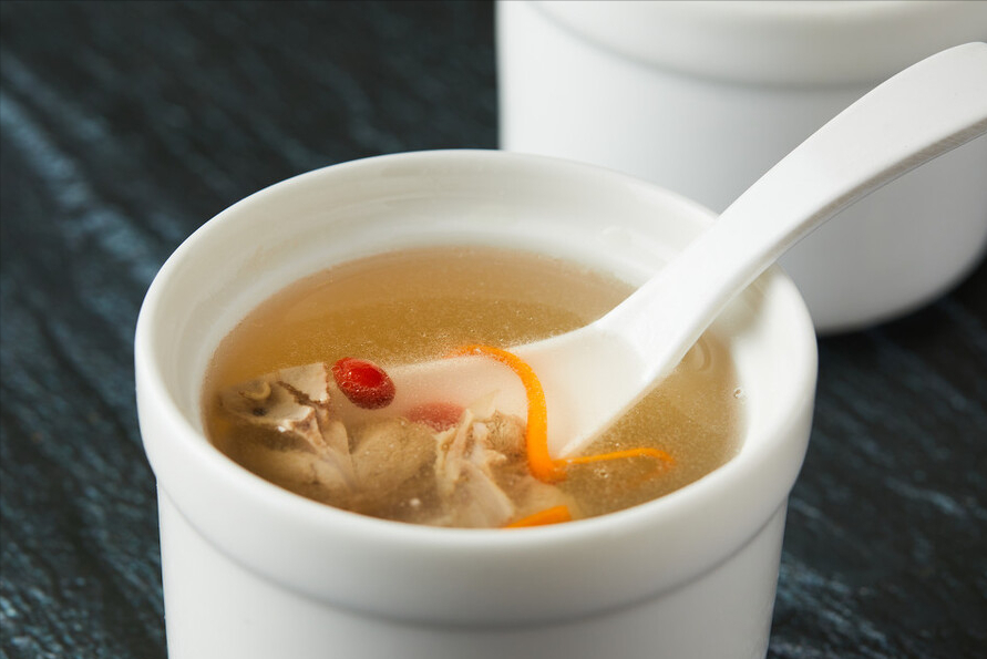 老鸽子汤怎么炖最营养 炖鸽子的家常做法 - 汽车时代网