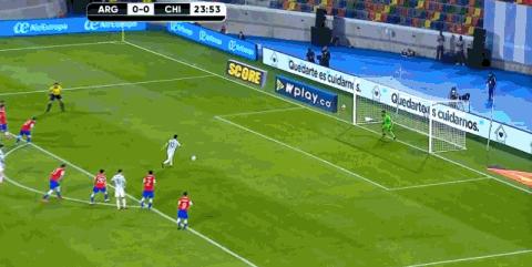 劳塔罗造点球！梅西打进！世预赛阿根廷半场1-1智利！球王老了？
