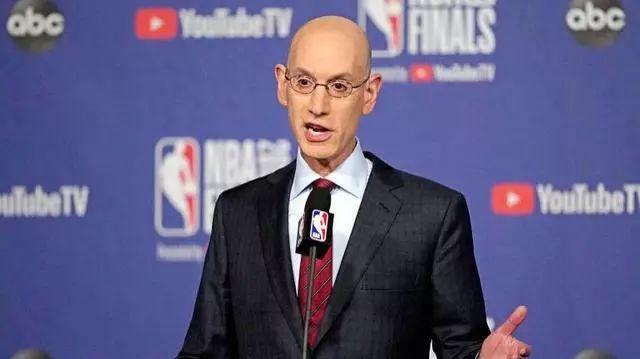 為什么沙發(fā)上不能看nba（姚明很生氣，肖華再發(fā)聲，但偷換概念小伎倆，雙重標(biāo)準(zhǔn)太虛偽）