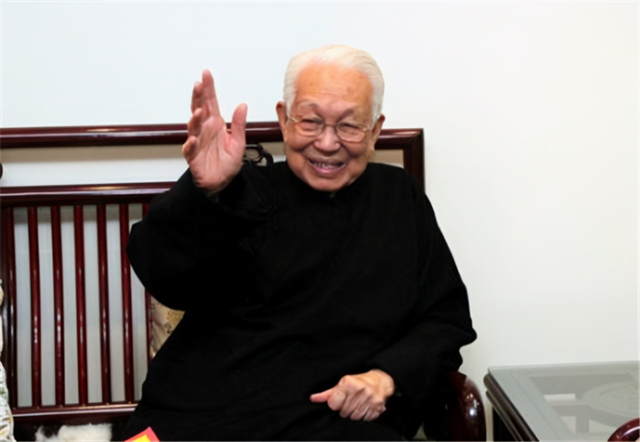 第一风水师蔡伯励，为霍英东选坟，一句话让李嘉诚掏200万