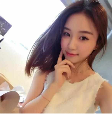 两人一起开始开了淘宝店,名叫钱夫人,雪梨和自己的同学钱昱帆,也就是