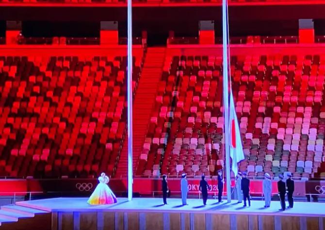 东京奥运开幕式回顾：观众席空空如也，中国代表团朱婷赵帅展风采