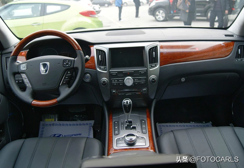 128万总统座驾，现代雅科仕5.0L V8旗舰实拍，网友：差红旗太多了