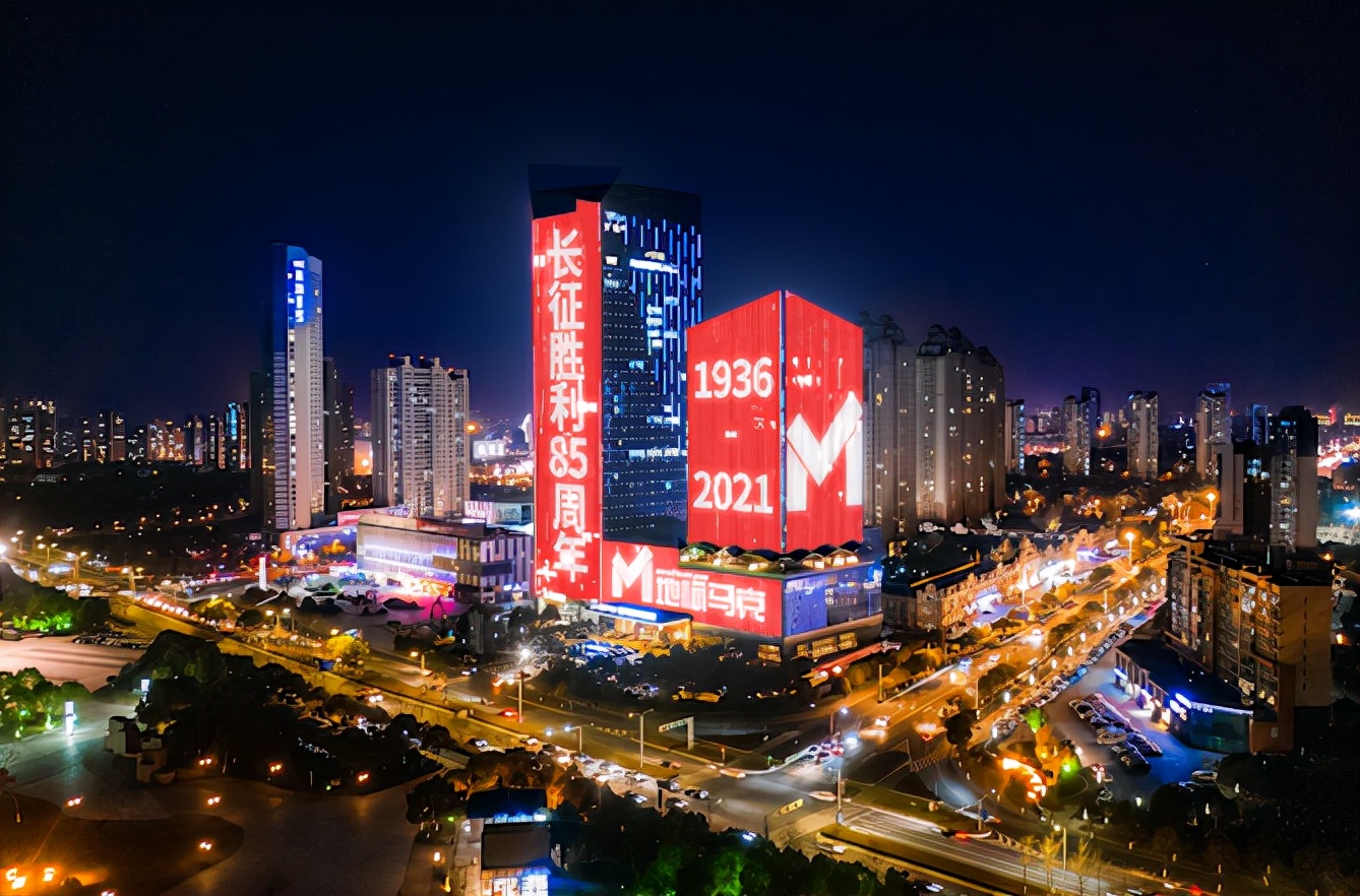纪念二万五千里的奇迹：地标马克户外广告全国9城地标集体点亮