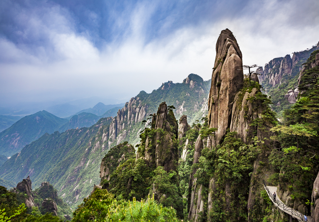 三清山，山迢路遠(yuǎn)，愛如少年