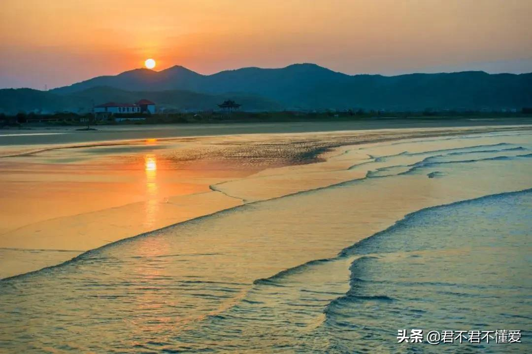 来自北纬30°小岛上的浪漫，水天一色，海风缱绻