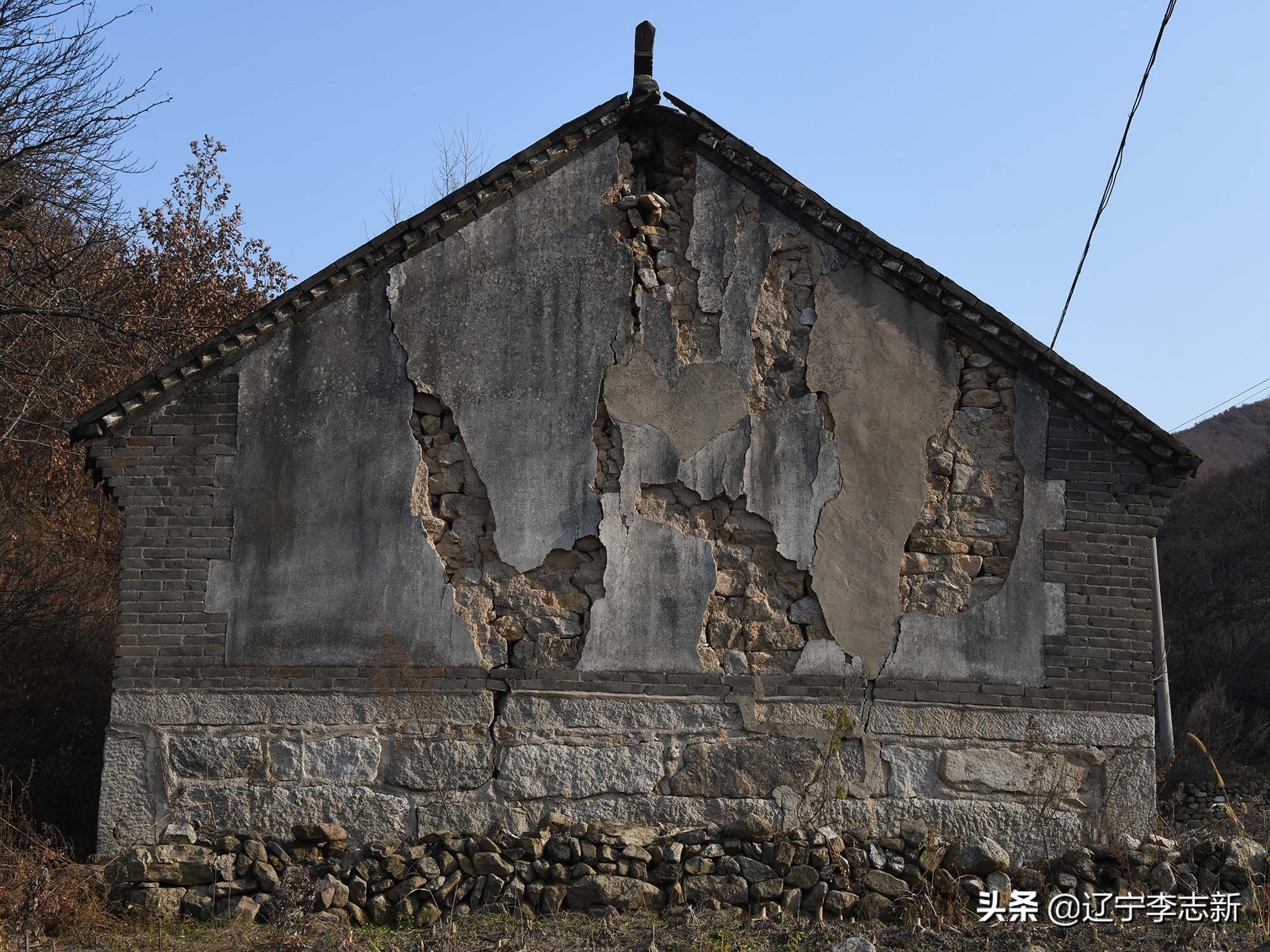 深山老宅，人去屋空，徒留无端揣测