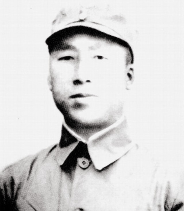 红军曾有11个军团，首任军政主官都有谁？1955年什么军衔？