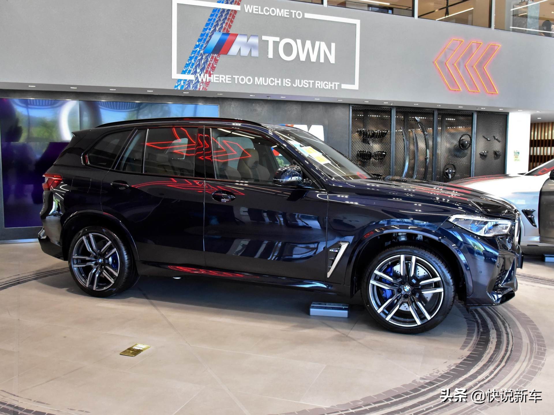 V8双涡轮动力，原装进口大五座SUV，带你看宝马X5 M