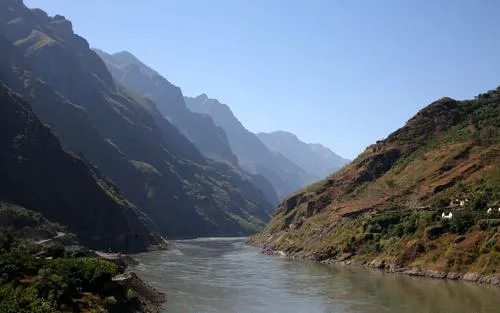 巧渡金沙江,红军是怎样用七条船渡过三万人的?