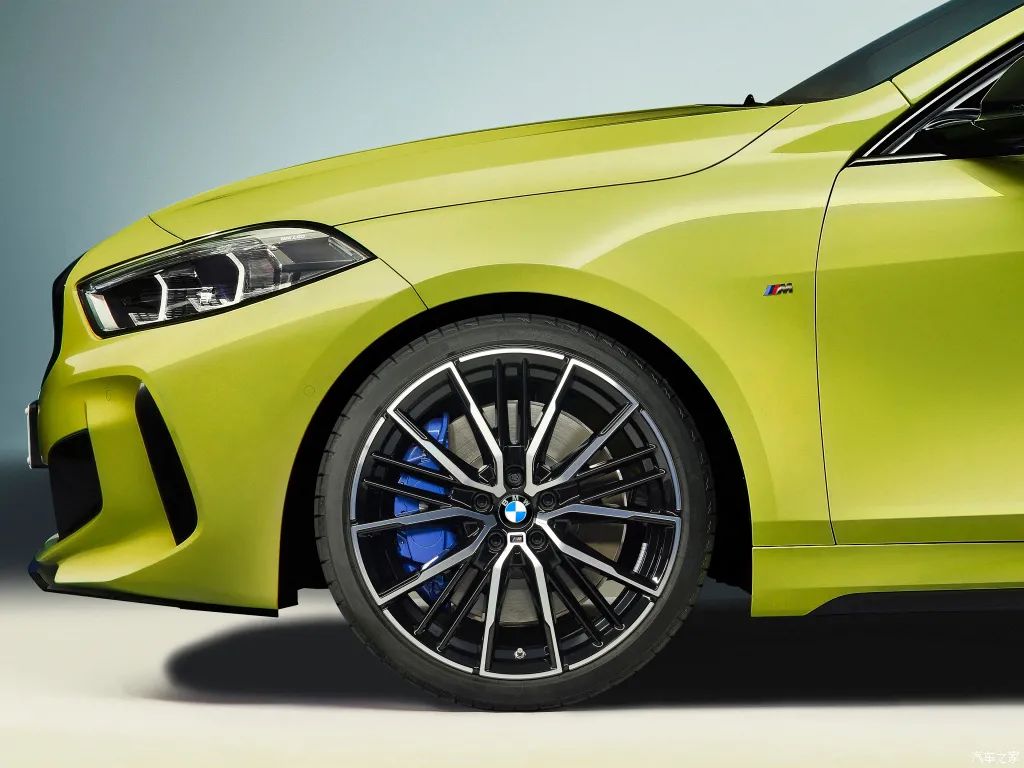 全新宝马M135i xDrive官图发布；大众T-ROC探歌新车型上市