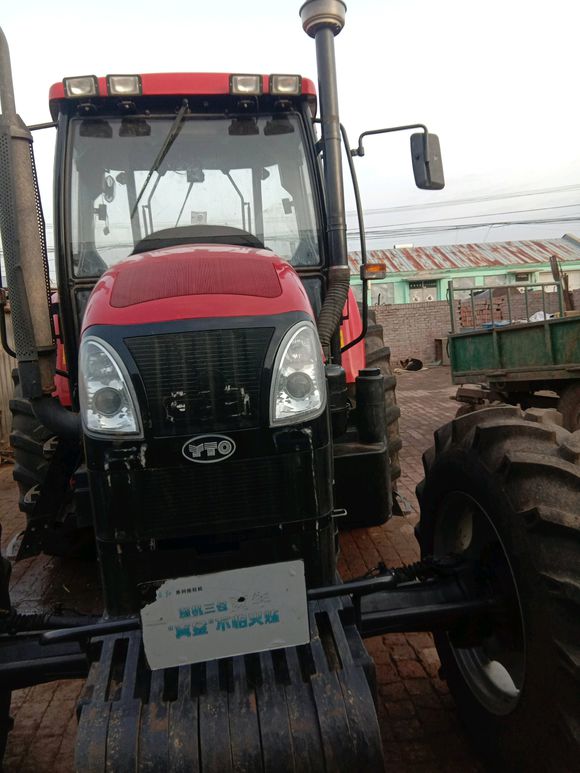 東方紅LX1304拖拉機(jī)，農(nóng)民大哥出價(jià)65000，你們說能行嗎？